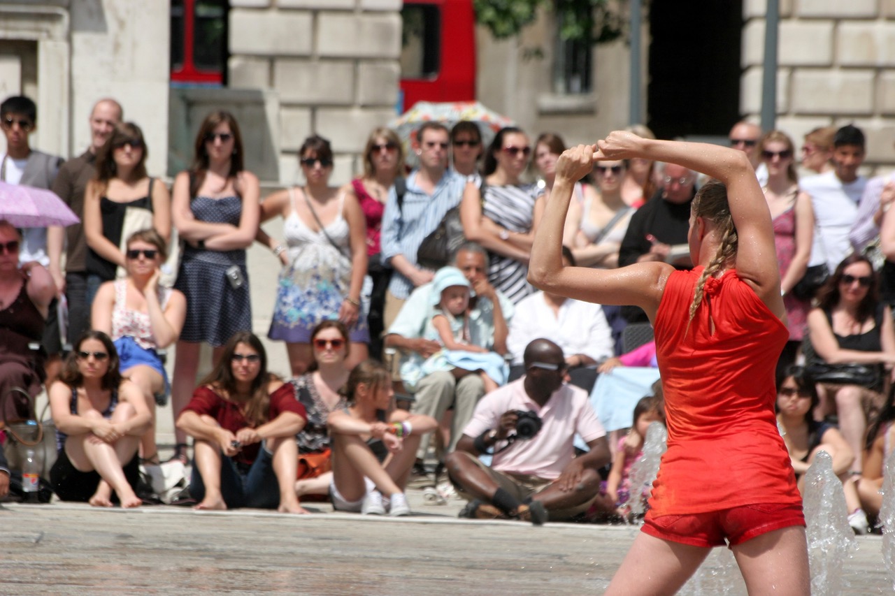 Fluid Boundaries – community contemporary dance performances responding to architectural landmarks